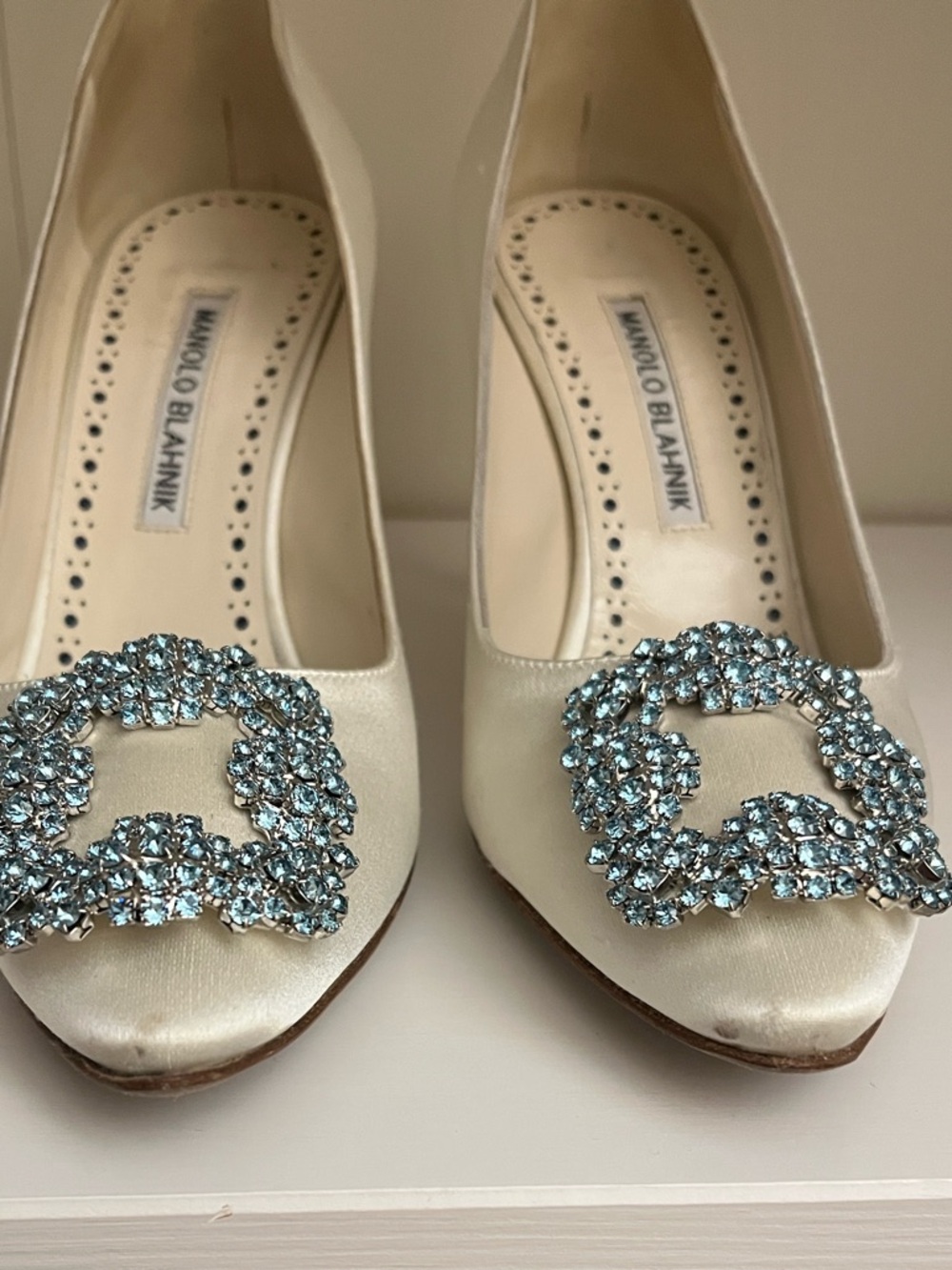 Manolo Blahnik Hangisi 90 Satin Pump with Blue Crystal Buckle 35.5 - Picture 12 of 15